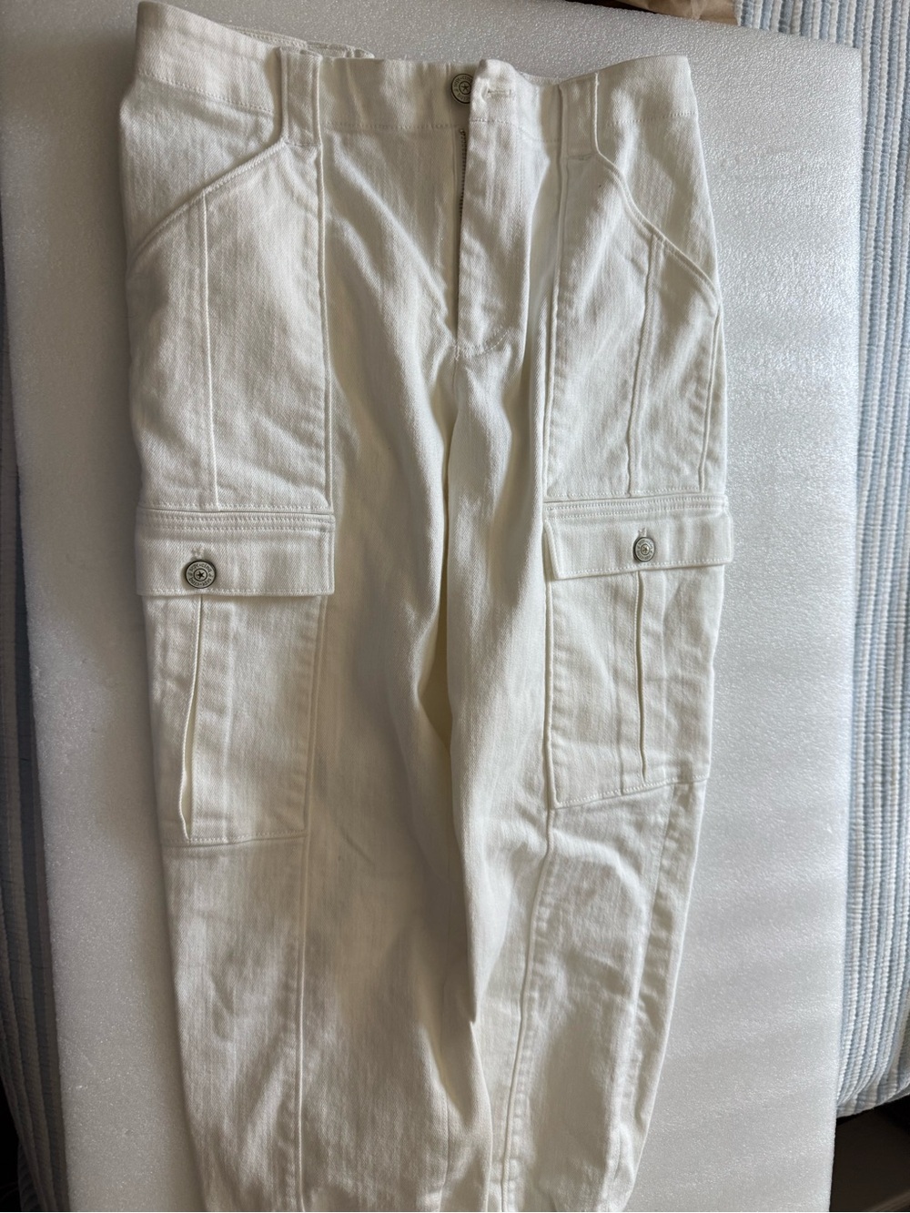Women’s cinq a sept White Cargo cropped Pants